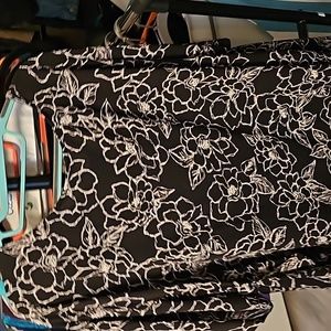 Tie waste black/white floral top. 2x